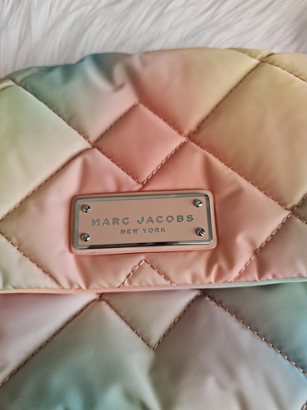 Marc Jacobs Diamond Quilt Utility Messenger Bag - Picture 4 of 6